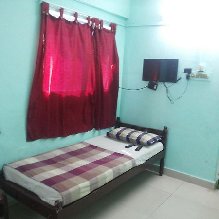 The White House Residency Hotel Chennai Esterno foto