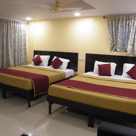 The White House Residency Hotel Chennai Esterno foto