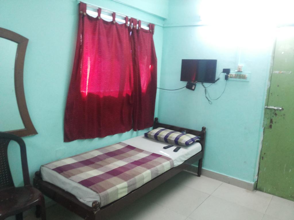 The White House Residency Hotel Chennai Esterno foto