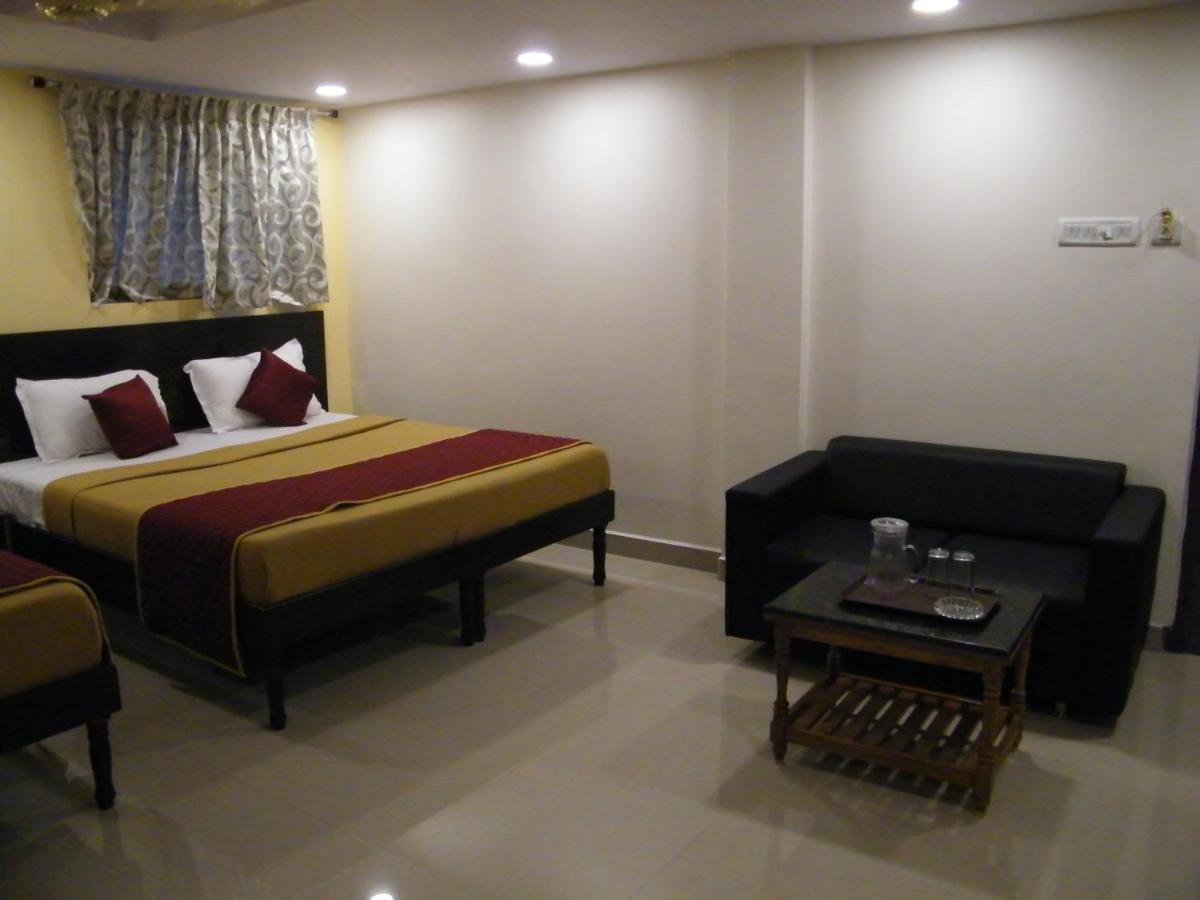 The White House Residency Hotel Chennai Esterno foto