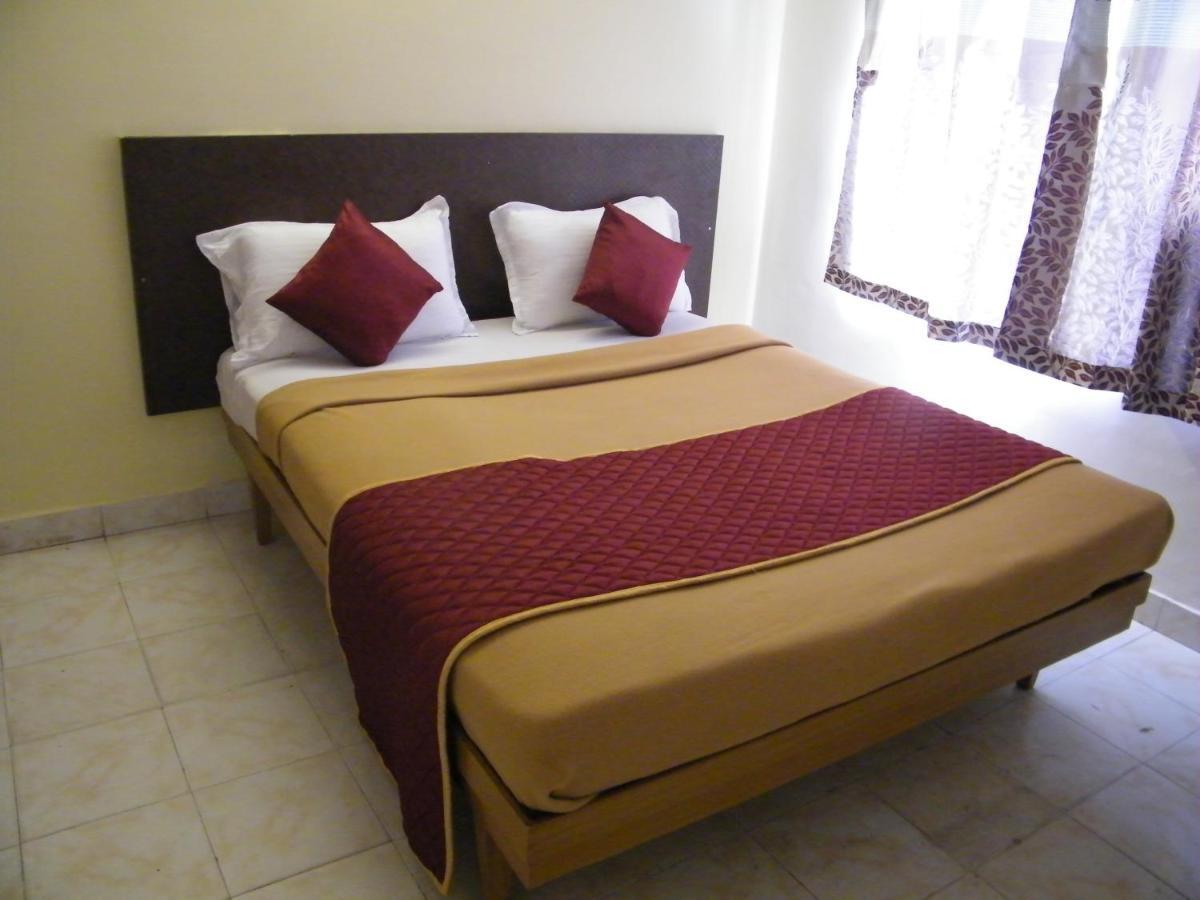 The White House Residency Hotel Chennai Esterno foto