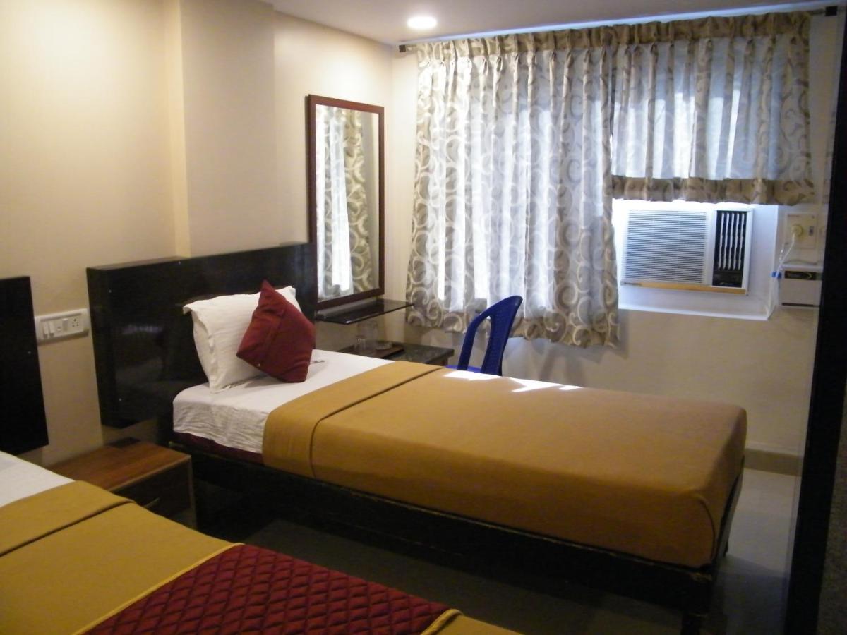 The White House Residency Hotel Chennai Esterno foto
