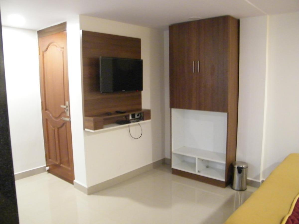 The White House Residency Hotel Chennai Esterno foto