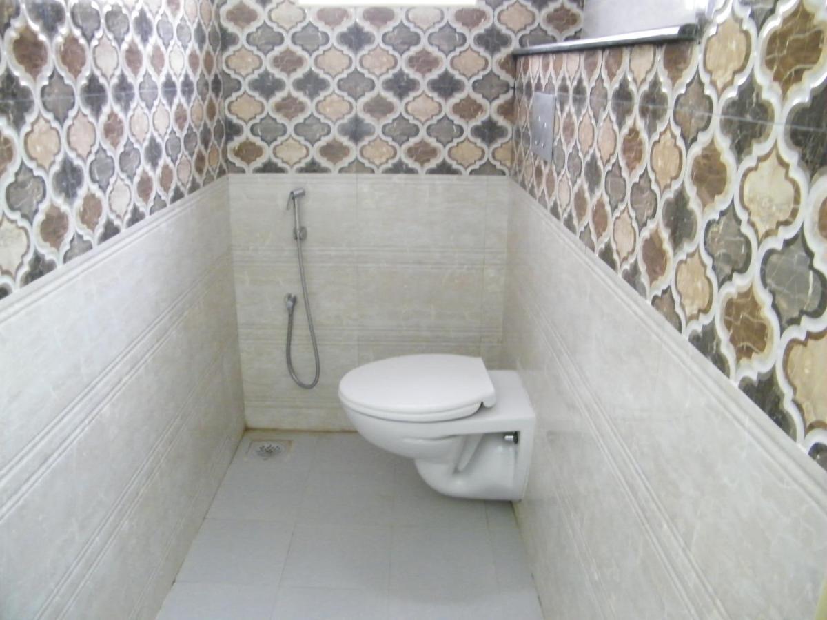 The White House Residency Hotel Chennai Esterno foto