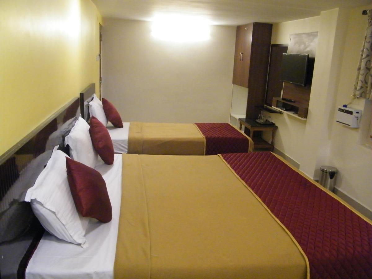 The White House Residency Hotel Chennai Esterno foto
