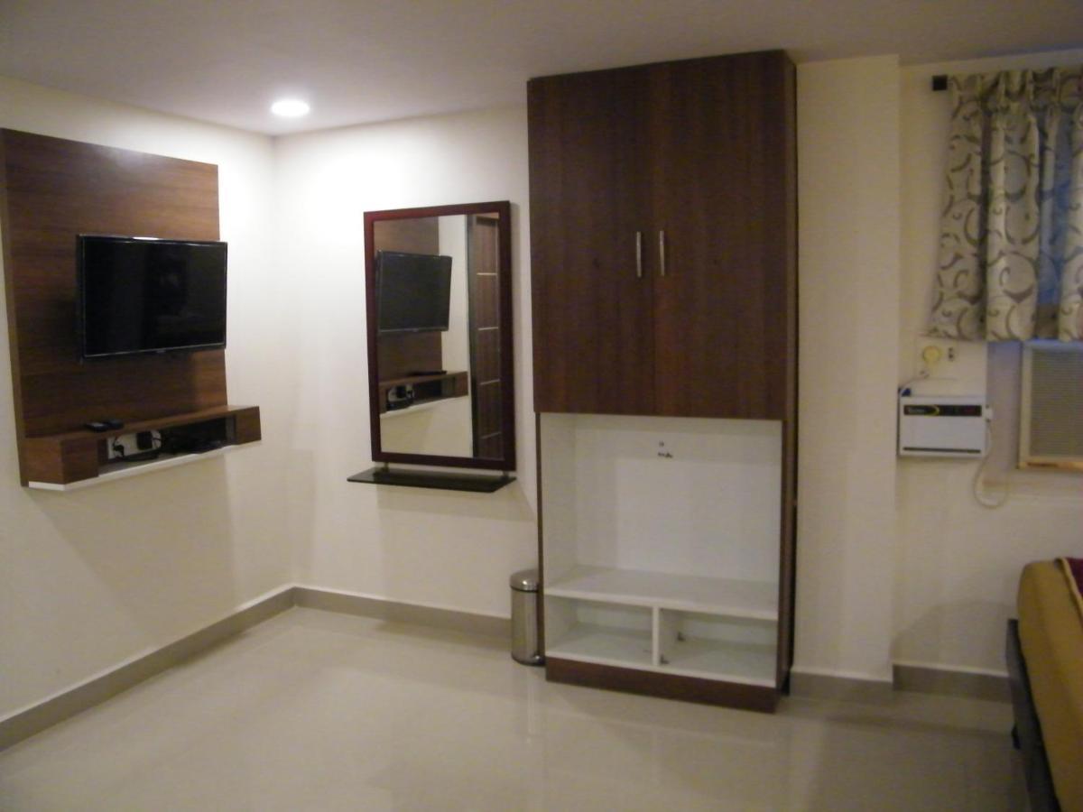 The White House Residency Hotel Chennai Esterno foto