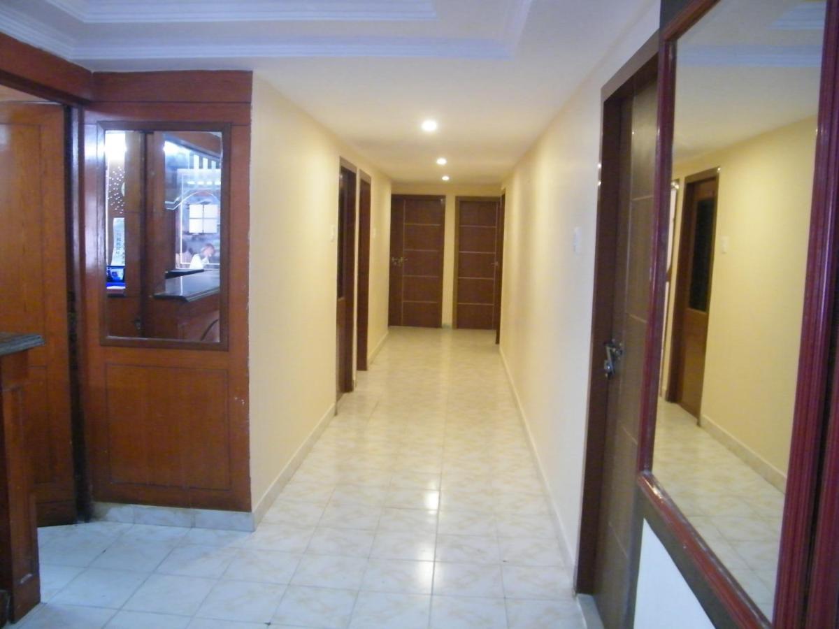 The White House Residency Hotel Chennai Esterno foto