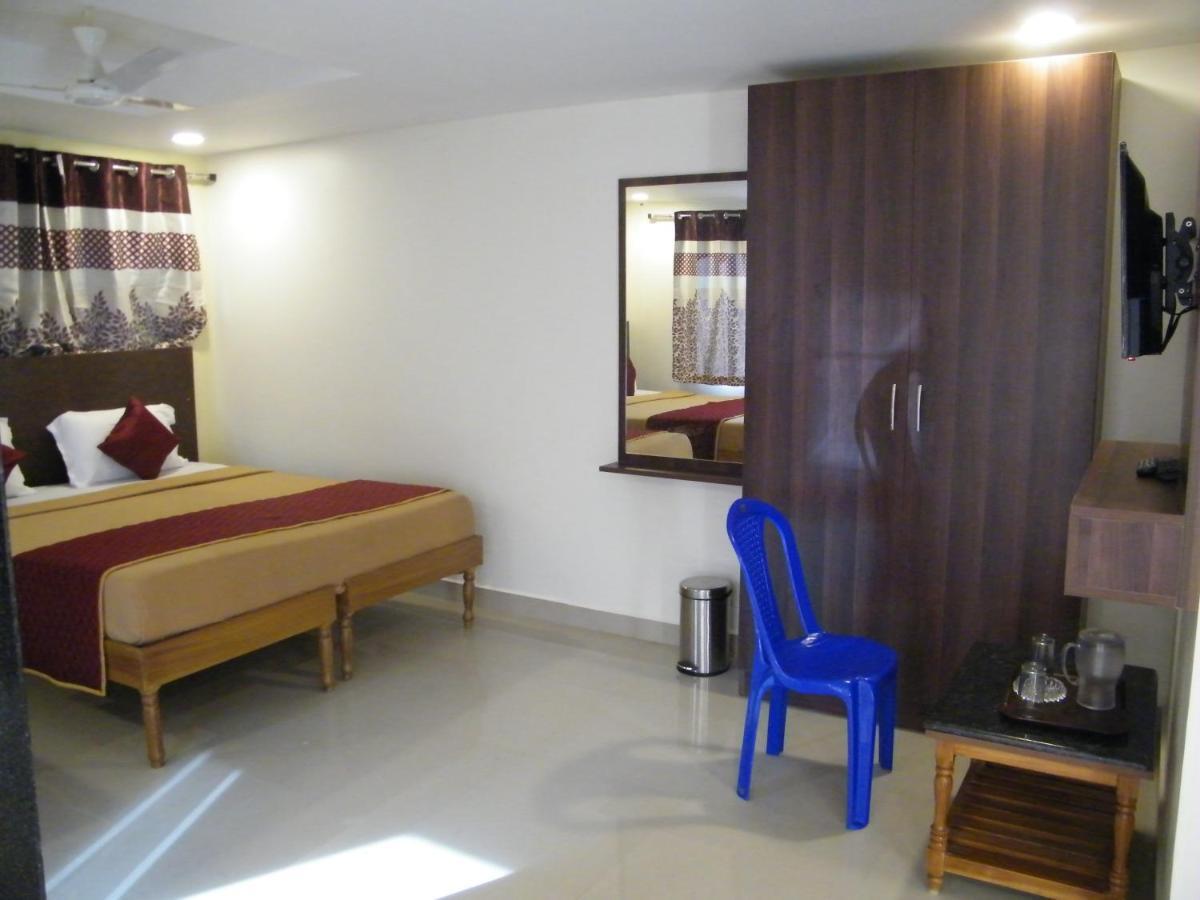 The White House Residency Hotel Chennai Esterno foto