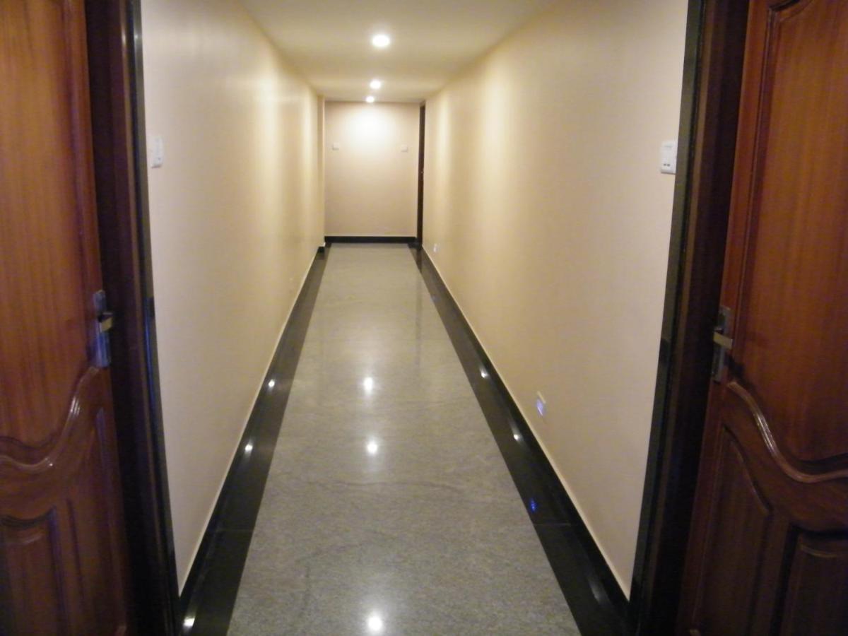 The White House Residency Hotel Chennai Esterno foto