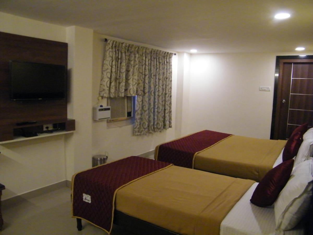 The White House Residency Hotel Chennai Esterno foto