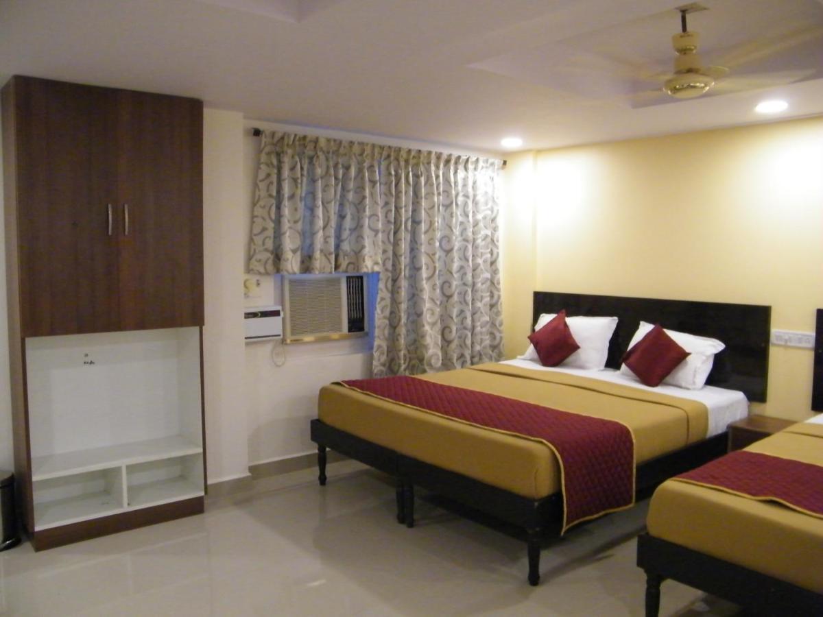 The White House Residency Hotel Chennai Esterno foto