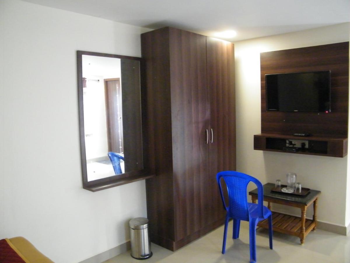 The White House Residency Hotel Chennai Esterno foto