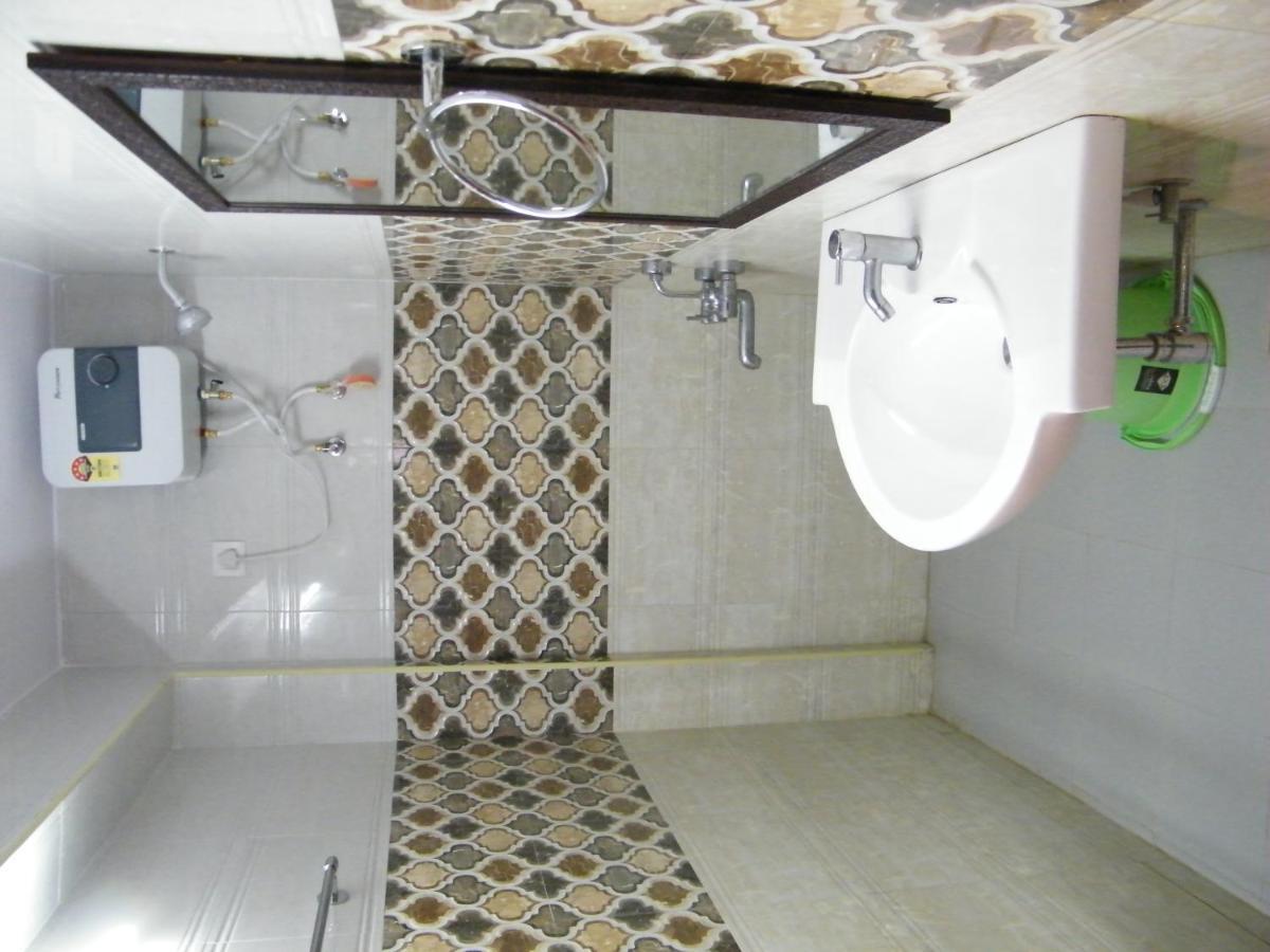 The White House Residency Hotel Chennai Esterno foto