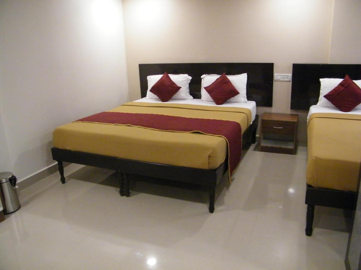The White House Residency Hotel Chennai Esterno foto